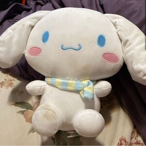 Cinnamon roll plushie